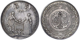 Altdeutsche Münzen und Medaillen
Sachsen-Albertinische Linie
Johann Georg I., 1615-1656
Silbermedaille 1630 unsign. (von S. Dadler). A.d. Hochzeit ...