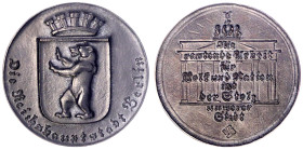 Medaillen
Drittes Reich
Grosse geschwärzte Bronzegussmedaille o.J. von Max Esser, Berlin. Berliner Stadtwappen/Spruch auf Brandenburger Tor, unten H...