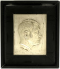 Medaillen
Drittes Reich
Versilberte Bronze-Reliefplakette o.J. im schwarzen Holzrahmen. Kopf Adolf Hitler r. 25,7 X 29 cm. vorzüglich, kl. Kratzer