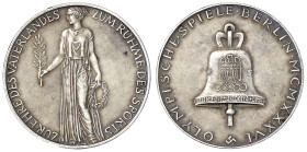 Medaillen
Drittes Reich
Silbermedaille 1936. Olympische Spiele Berlin. Zur Ehre des Vaterlandes, zum Ruhme des Sports, Glocke/Grazie. 37 mm, 21,54 g...
