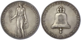 Medaillen
Drittes Reich
Silbermedaille 1936. Olympische Spiele Berlin. Zur Ehre des Vaterlandes, zum Ruhme des Sports, Glocke/Grazie. 37 mm, 21,74 g...
