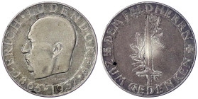 Medaillen
Drittes Reich
Silbermedaille Erich Ludendorf 1937 von Bleeker. Dem Feldherrn zum Gedenken/umranktes Schwert. Hauptmünzamt Wien. 36 mm, 21,...