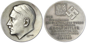Medaillen
Drittes Reich
Silbermedaille 1939, signiert Krischker, auf den 50. Geburtstag Adolf Hitlers, Randpunze "835 PR MÜNZE BERLIN", Kopf Hitlers...
