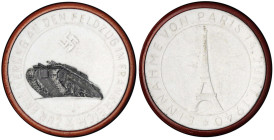 Medaillen
Drittes Reich
Porzellanmedaille Einnahme von Paris 1940, weiß. Rand rot und Panzer schwarz. 48 mm. Dekor nicht im Scheuch. prägefrisch, se...