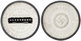 Medaillen
Drittes Reich
Porzellanmedaille Waffenruhe in Frankreich 1940, weiß, Rand und Waggon schwarz. 48 mm. Dekor nicht im Scheuch. prägefrisch, ...