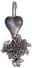 Medaillen
Erotik
Silberkette (800/1000) mit beweglichem Anhänger in Form eines Skrotums mit durchschiebbarem Phallus. Kette 76 cm; 11,97 g