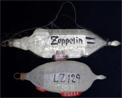 Medaillen
Luftfahrt und Raumfahrt
2 Christbaumkugeln der 1920er Jahre in Form des Zeppelin LZ129 und eines weiteren Zeppelin. Beide aus Glas. Länge ...