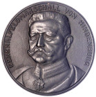 Medaillen
Personenmedaillen
Hindenburg, Paul von. *1847 Posen, +1934 Neudeck
Einseitige Eisengussmedaille o.J. ohne Signatur. 145 mm. vorzüglich, r...