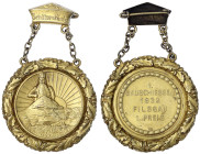 Medaillen
Schützenmedaillen
Filsgau
Tragbare vergoldete Silbermedaille an Spange 1932. Schützenkönig, 1. Gauschießen Filsgau 1. Preis. 46 mm; 24,64...