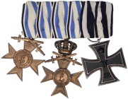 Orden und Ehrenzeichen
Deutschland
Deutsche Länder, bis 1918
Dreier-Ordenspange: Bayern MVK III. mit Schwertern, MVK III. Klasse mit Schwertern und...