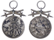 Orden und Ehrenzeichen
Deutschland
Deutsche Länder, bis 1918
Reuss. Silberne Verdienstmed. 2. Modell mit Schwertern. sehr schön/vorzüglich. OEK 201...
