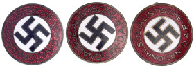 Orden und Ehrenzeichen
Deutschland
Drittes Reich, 1933-1945
3 X NSDAP-Mitgliedabzeichen emailliert. sehr schön/vorzüglich. Hüsken 4011b.