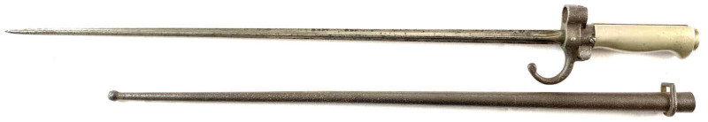 Militaria
Blankwaffen
Frankreich
Bajonett M1886 in Scheide. Gesamtlänge 65,5 ...