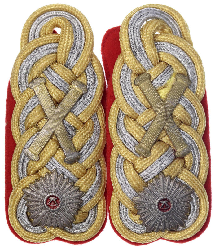 Militaria
Uniformen und Uniformteile
Paar Muster-Schulterstücke "Marschall der...