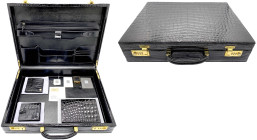 Varia
Modeartikel/Accessoires
COMTESSE Luxus Croco Attache Koffer, handgefertigt aus Baby-Krokodilleder, Innenfutter Rosshaargewebe. Schwarz mit zwe...