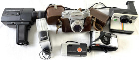 Varia
Optika/Fotografica
Lots
9 Teile: Videokamera Braun Macro MZ 1006, Polaroid-Kamera, Voigtländer-Kamera, usw