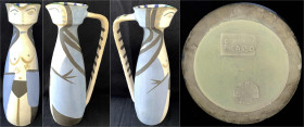 Varia
Porzellan
PABLO PICASSO (1881-1973). Figurenvase "Femme", hergestellt 1955 in einer Auflage von 100 Exemplaren aus weißer Irdenware (Ton). Höh...