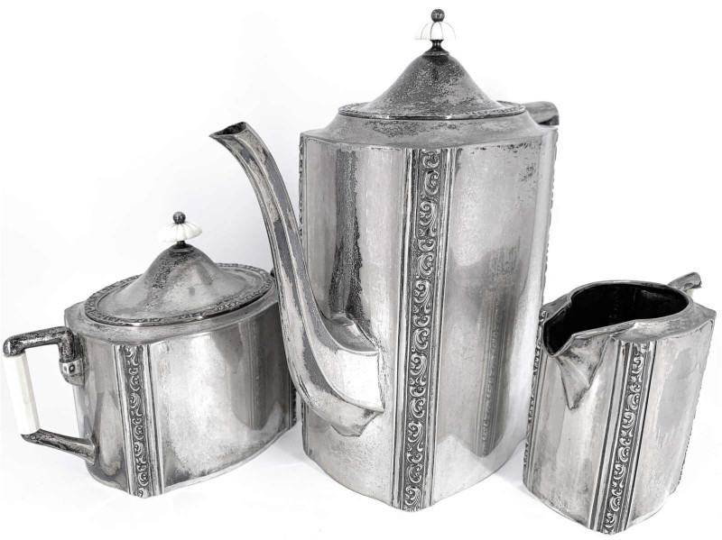 Varia
Silber
Set: Teekanne, Zuckertopf und Milchkanne, Silber 800/1000, Bremer...