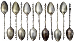 Varia
Silber
Niederlande
12-teiliges Teelöffelset 1858/1906. Hersteller J.M. Van Kempen & Son (VK Halbmond und Schwert). Je 83 mm. Gesamtgewicht 77...