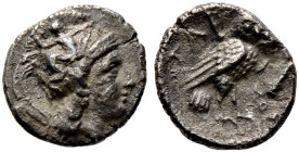 Kalabria. Tarent 
Drachme 320-280 v. Chr. Kopf der Athena mit einem mit Skylla verzierten attischen Helm nach rechts / Eule steht nach rechts, rechts...