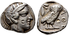 Attika. Athen 
Tetradrachme 479-393 v. Chr. Kopf der Athena nach rechts, auf der Wange Gegenstempel "Eule" / Eule steht nach rechts, links im Feld Ol...