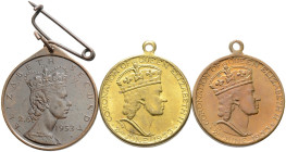 Australien. Elizabeth II. 1953-2022 
Lot (3 Stücke): tragbare Bronzemedaillen 1953 auf ihre Krönung zur Königin am 2. Juni. Prägungen von WILLIAMSTOW...