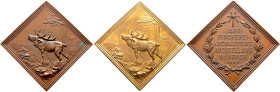Bayern-München, Stadt. 
Lot (2 Stücke): Bronzeplakette 1896 von Mayer und Wilhelm, auf die Jagd-, Fischerei- und Bergsport-Ausstellung. Röhrender Hir...