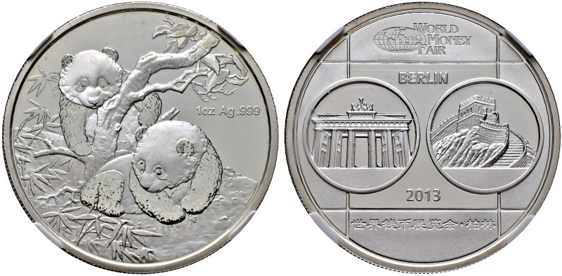 China-Volksrepublik. 
Silbermedaille zu 1 Unze Feinsilber 2013. Panda - World M...