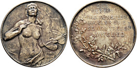 Karlsruhe, Stadt. 
Versilberte, bronzene Prämienmedaille o.J. (um 1920?) von B.H. Mayer. Der Verein Bildender Künstler Karlsruhe seinem treuen Mitgli...