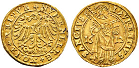 Nürnberg, Stadt. 
Goldgulden 1612. Nach links blickender Adler mit einem "N" auf der Brust / Leicht nach links blickender St. Laurentius mit geschult...