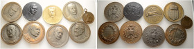 Lots. 
9 Stücke: Medaillen mit Bezug zum ERSTEN WELTKRIEG. Dabei 6x Medaille aus bronziertem Kriegsmetall (je 54 mm) von Mayer und Wilhelm, auf den W...