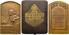 Stuttgart, Stadt. 
Bronzeplakette o.J. unsigniert (von Mayer und Wilhelm), des Kgl. Landesgewerbe-Museums - für Spender. Weibliche Figur (Stuttgardia...