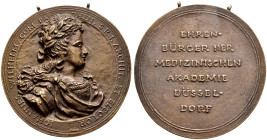 DÜSSELDORF. Medizinische Akademie Düsseldorf 
Tragbare Bronzegussmedaille o. J. (ab 1955) für Ehrenbürger der Medizinischen Akademie in Düssel­dorf. ...