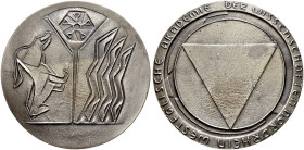 DÜSSELDORF. Rheinisch-Westfälische Akademie der Wissenschaften 
Schwere, silberne Preismedaille o. J. (1990) von Herbert Kreutzer (Köln), der Rheinis...
