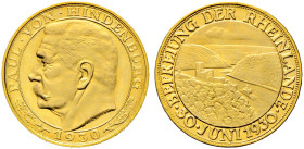 Weimarer Republik. 
Goldmedaille 1930 von J. Bernhart, auf die Befreiung der Rheinlande. Kopf Hindenburgs nach links / Rheinlandschaft mit Burg Rhein...