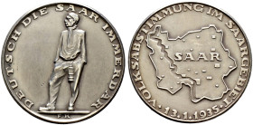 Drittes Reich. 
Mattierte Silbermedaille 1935 von F. Koelle, auf die Volksabstimmung im Saargebiet. Nach links stehender Bergmann / Umrisskarte des S...