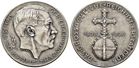 Drittes Reich. 
Mattierte Silbermedaille 1939 von Hanisch-Concee, auf das Großdeutsche Reich und die Eingliederung der Ostmark. Kopf Hitlers nach rec...