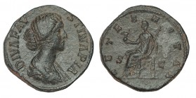 FAUSTINA II. Sestercio. Acuñación de Marco Aurelio en honor de su mujer. R/ Aeternitas sentada a izq. con Fénix sobre globo en una mano y cetro. Ly.: ...