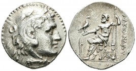 Imperio Macedonio. Alejandro III Magno. Tetradracma. 336-323 a.C. Caria. (Müller-1172). Anv.: Cabeza de Heracles a derecha recubierta con piel de león...