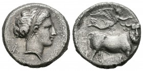 Campania. Neapolis. Didracma. 340-241 a.C. (Gc-309 variante). (Se-299). Anv.: Cabeza diademada de Perséfone a derecha, detrás Artemis con antorcha. Re...