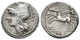 Coelia. Denario. 104 a.C. Roma. (Ffc-575). (Craw-318-1b). (Cal-442). Anv.: Cabeza de Roma a izquierda. Rev.: Victoria en biga a izquierda, debajo CA(L...