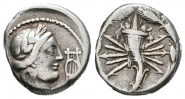 Fabia. Denario. 82-80 a.C. Roma. (Ffc-694). (Craw-371-1). (Cal-568). Anv.: Cabeza de Apolo a derecha, delante lira, debajo (X) y detrás (ROMA Q MAX). ...