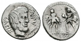 Tituria. Denario. 89 a.C. Roma. (Ffc-1155). (Craw-344-1c). (Cal-1311). Anv.: Cabeza del rey Tatius a derecha, delante palma y A PV, detrás SABIN. Rev....