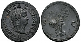 Nerón. As. 65 d.C. Roma. (Spink-1976). (Ric-312). Rev.: S C. Victoria volando con un escudo con la inscripción SPQR. Ae. 8,93 g. Pátina artificial. Ox...