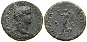 Nerón. As. 66 d.C. Lugdunum. (Spink-1970). (Ric-523). Rev.: VICTORIA AVGVSTI S C. Victoria con corona y palma. Ae. 12,92 g. MBC. Est...60,00.