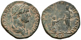Adriano. Sestercio. 136 d.C. Roma. (Spink-3633). (Ric-954). Rev.: RESTITVTORI HISPANAE S C. Adriano en pie a izquierda con Hispania arrodillada y cone...
