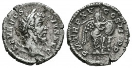 Septimio Severo. Denario. 207 d.C. Roma. (Spink-6340). (Ric-211). Rev.: P M TR P XV COS III P P. Victoria en pie a derecha escribiendo sobre escudo. A...