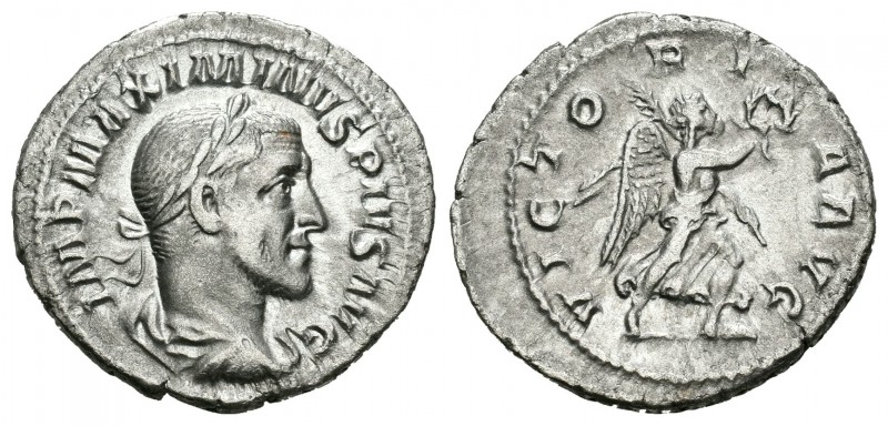 Maximino I. Denario. 235-6 d.C. Roma. (Spink-8317). (Ric-16). Rev.: VICTORIA AVG...