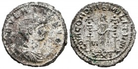 Severina. Antoniniano. 275 d.C. Siscia. (Spink-11706). (Ric-13). Rev.: CONCORDIAE MILITVM. Concordia en pie entre dos estandartes, en exergo XX I. Ae....