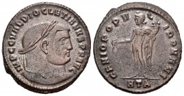 Diocleciano. Follis. 296-8 d.C. Heraclea. (Spink-12787). (Ric-2). Rev.: GENIO POPVLI ROMANI. Genio en pie a izquierda con patera y cuerno de la abunda...
